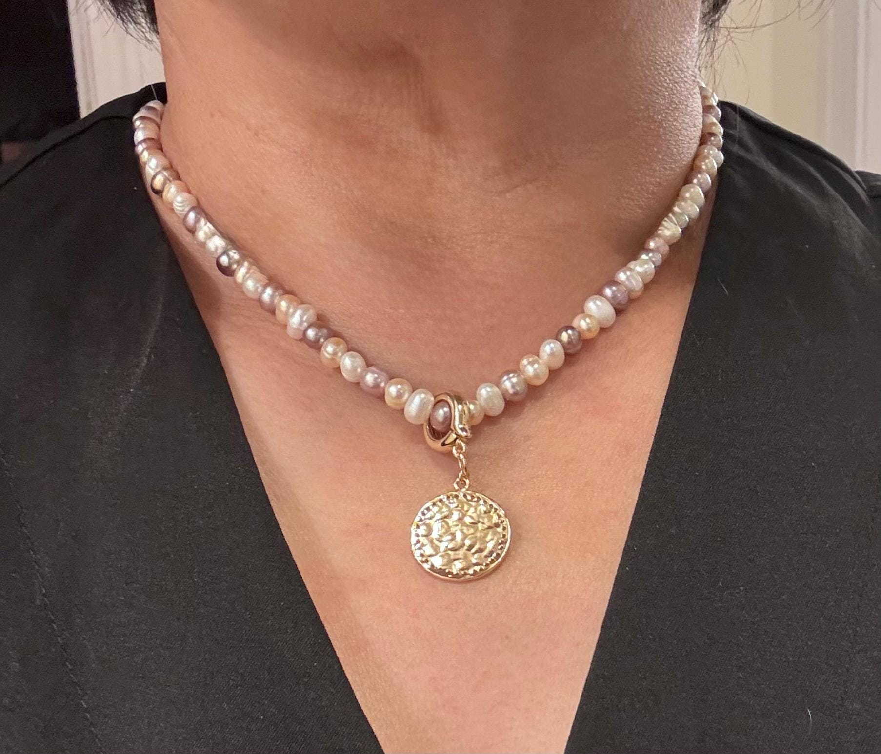 Freshwater multicolor pearl necklace. Irregular baroque pearls (4-5mm/5-6mm). Silver/gold