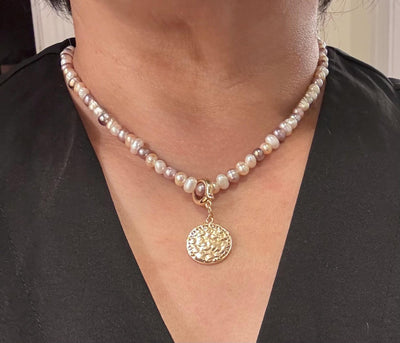 Freshwater multicolor pearl necklace. Irregular baroque pearls (4-5mm/5-6mm). Silver/gold