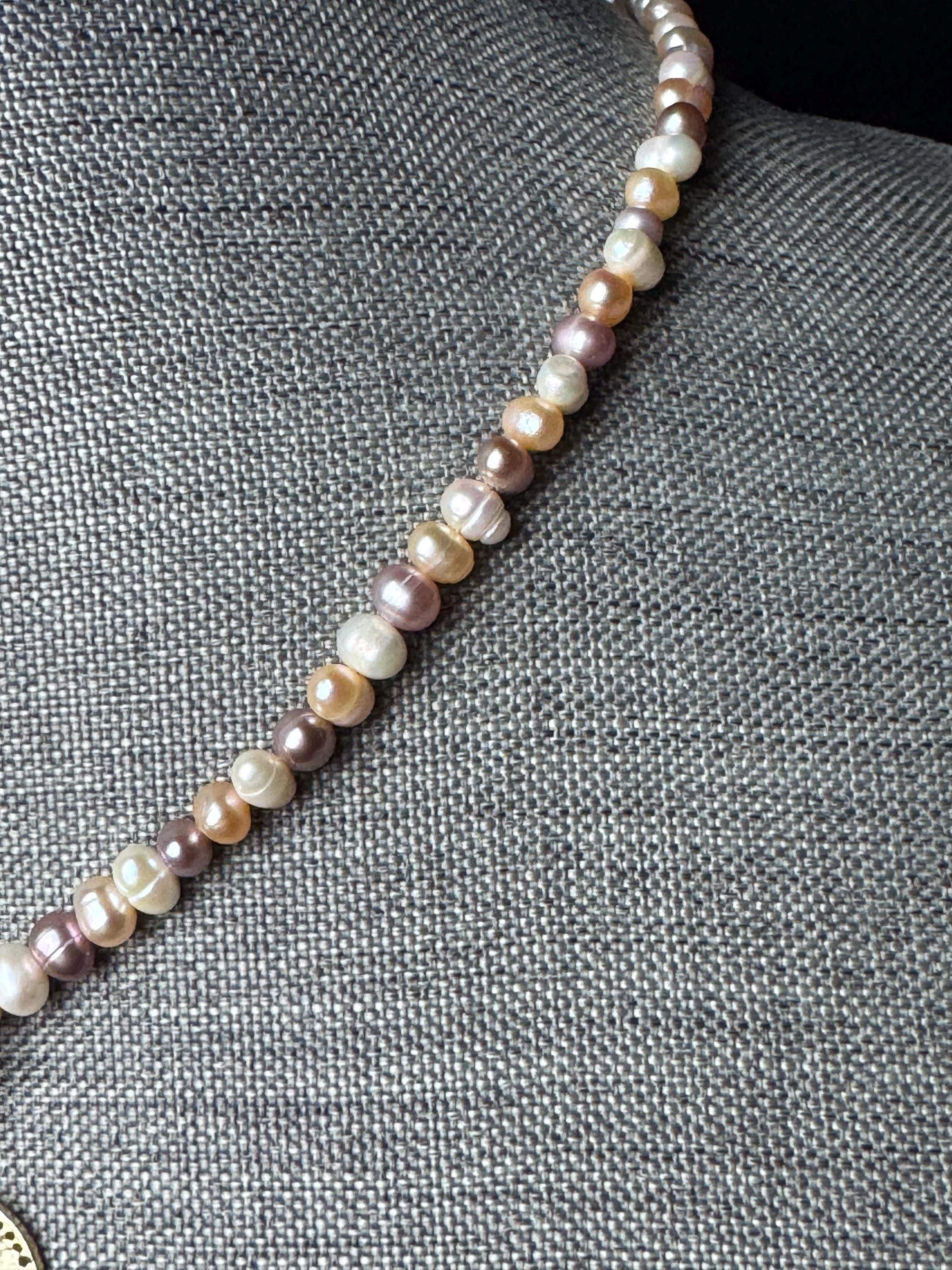 Freshwater multicolor pearl necklace. Irregular baroque pearls (4-5mm/5-6mm). Silver/gold