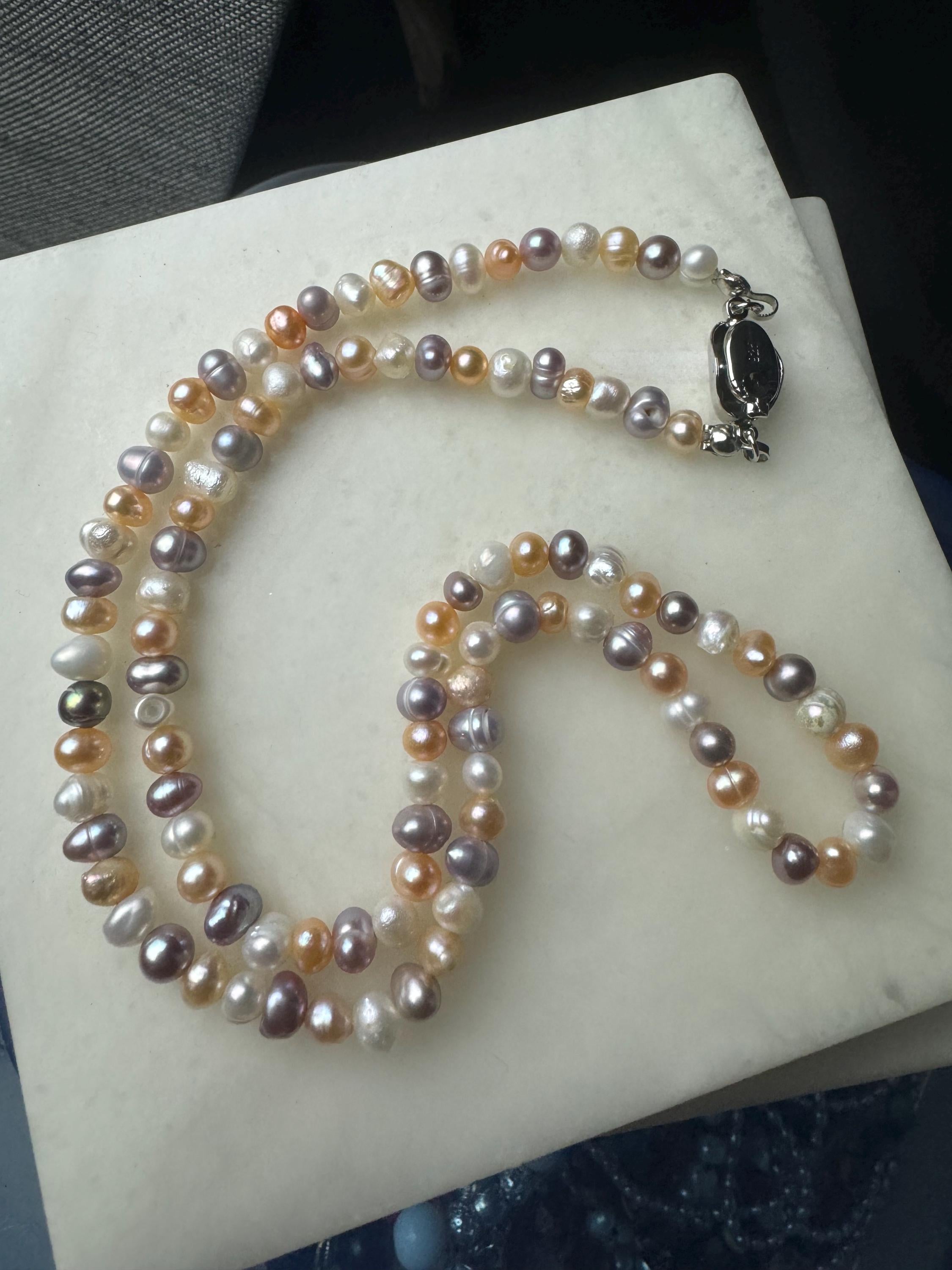 Freshwater multicolor pearl necklace. Irregular baroque pearls (4-5mm/5-6mm). Silver/gold