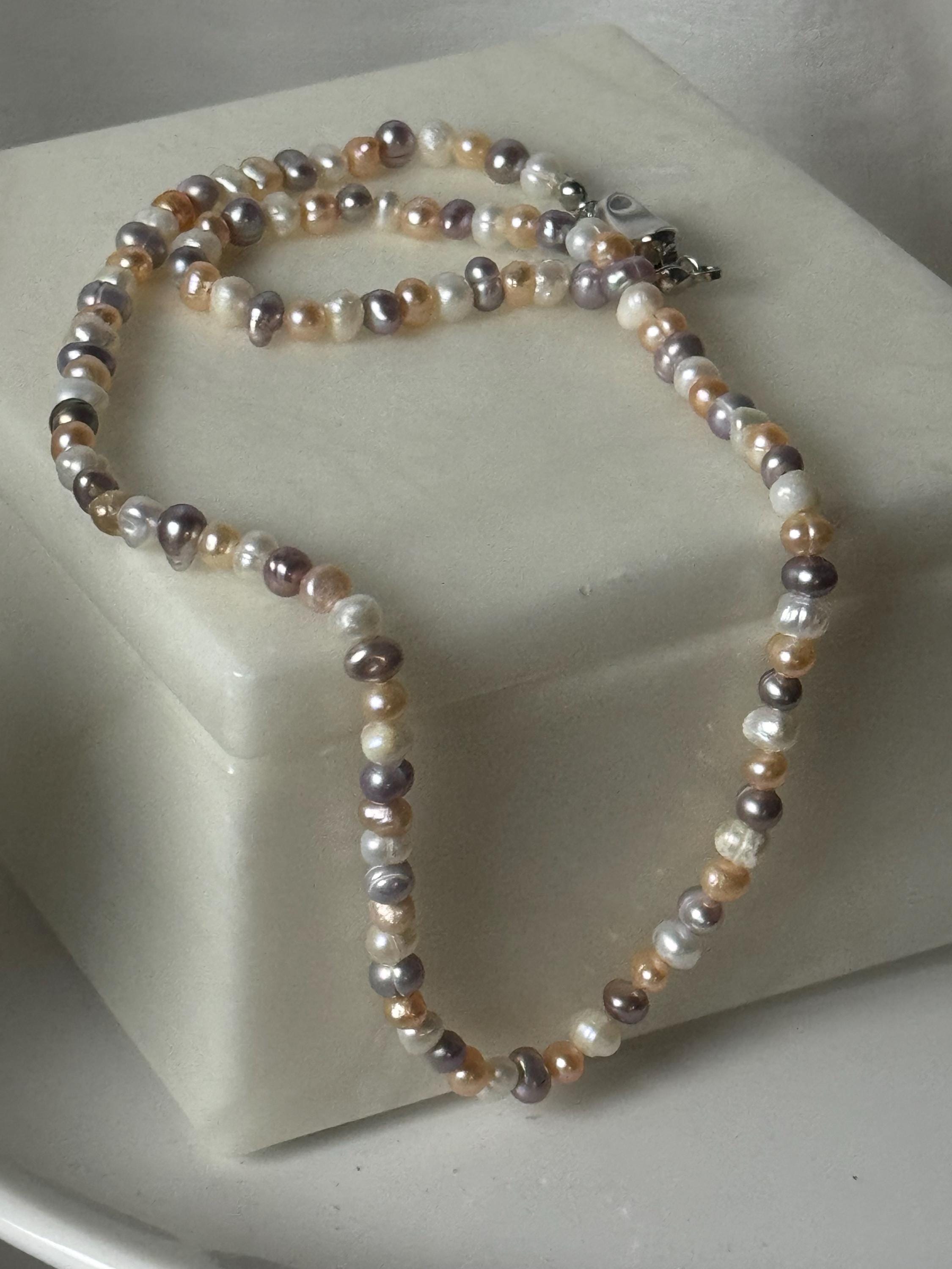 Freshwater multicolor pearl necklace. Irregular baroque pearls (4-5mm/5-6mm). Silver/gold
