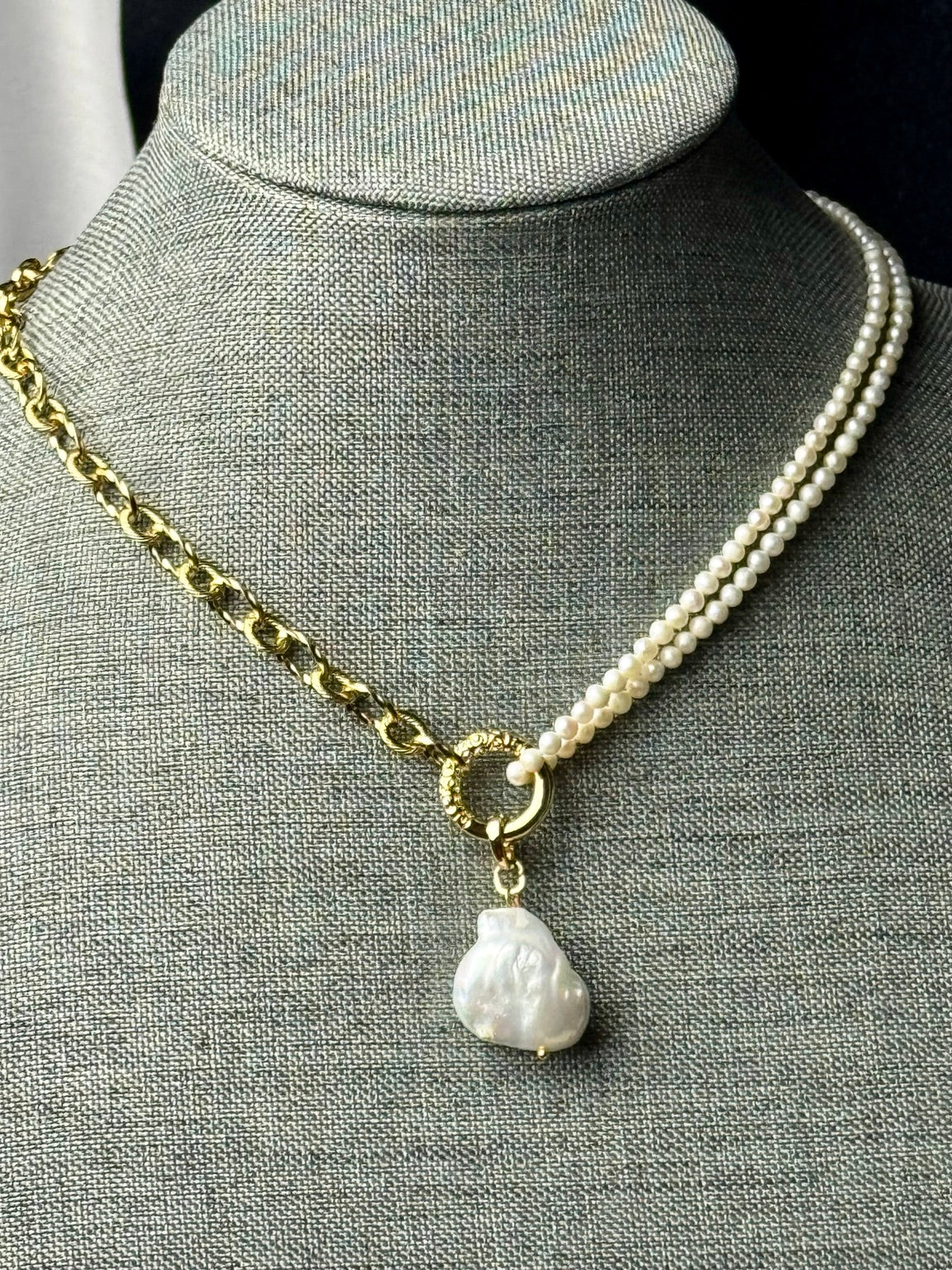 Baroque pearl necklace